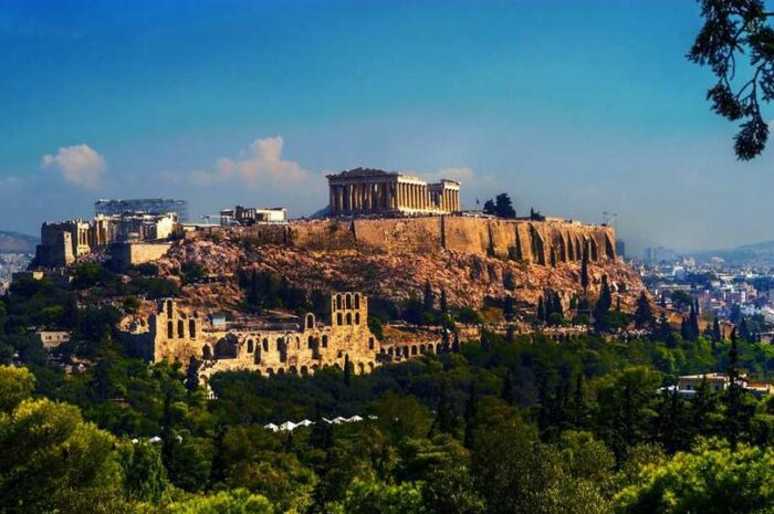 Grecia y la sombra (un paseo ateniense)