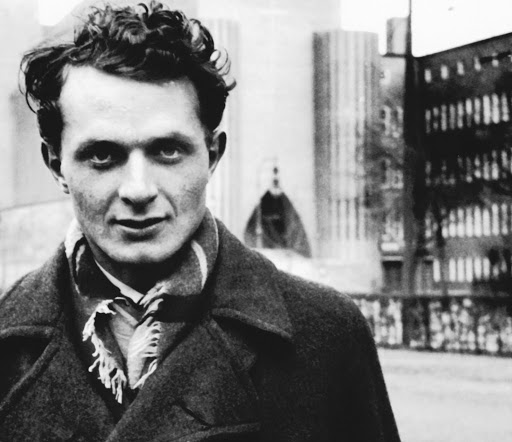 John Fante, mostró la xenofobia y la explotación de las minorías en la América profunda