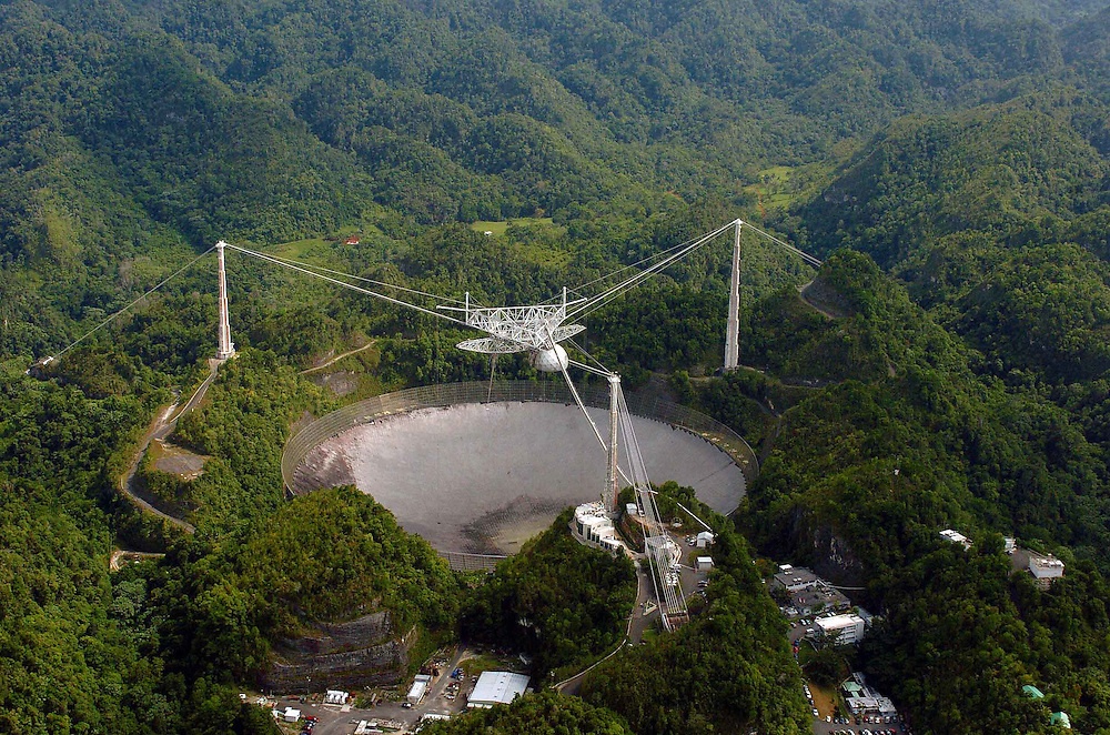 El Radiotelescopio de Arecibo destruido