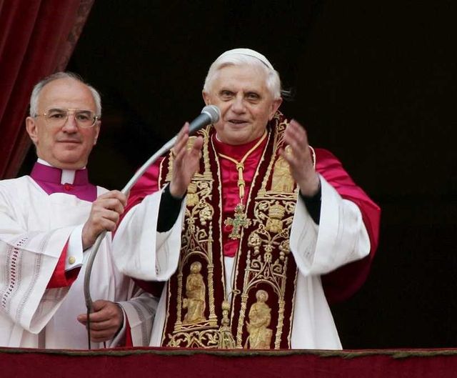 En la muerte de Benedicto XVI