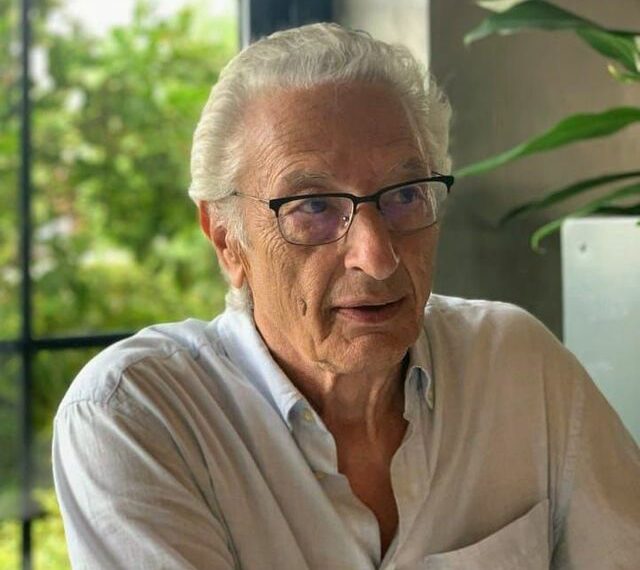 Javier Olalde presenta ‘Escalando el muro (Poesía reunida 1970-2023)’. Próximo 1 de marzo en el Centro Riojano de Madrid
