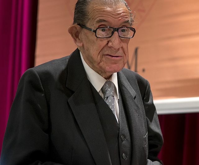 En la muerte de Juan Velarde Fuertes