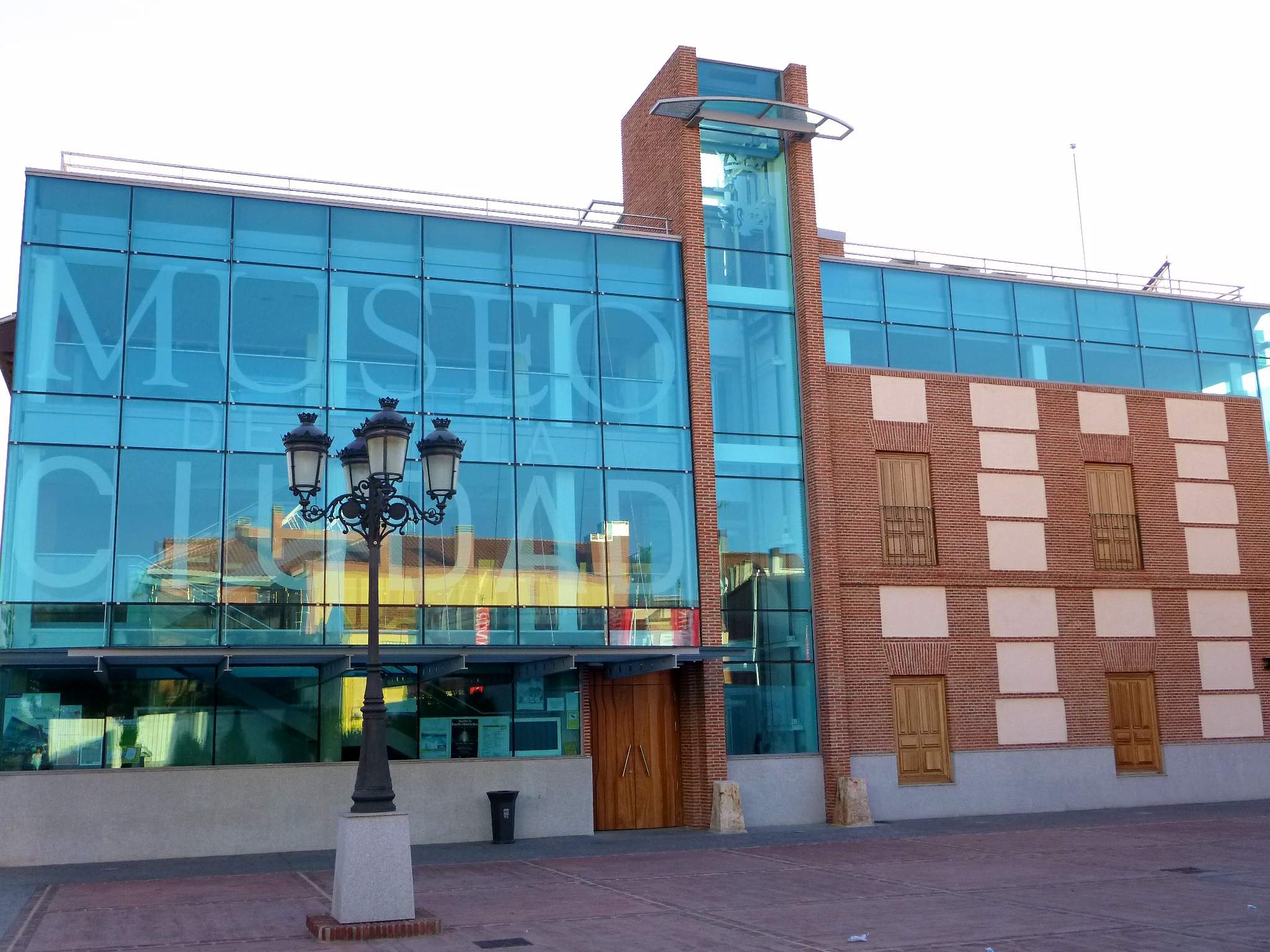 Coloquio con el poeta Eugenio Rivera en Torrejón de Ardoz. 4 de junio