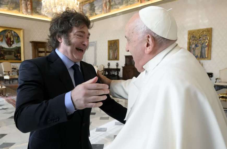 Homenajes a Bergoglio: más ejemplo y menos postureo