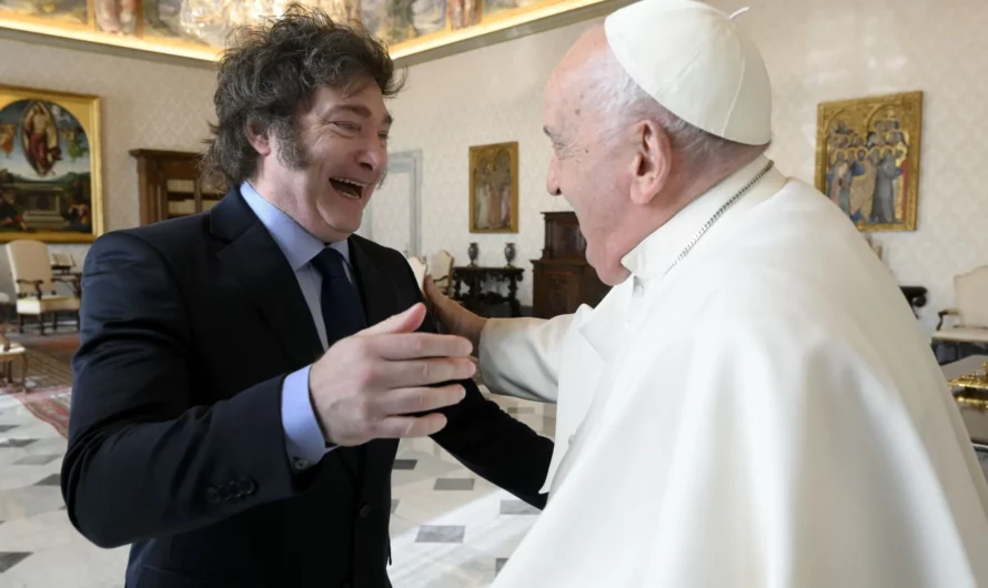 Homenajes a Bergoglio: más ejemplo y menos postureo