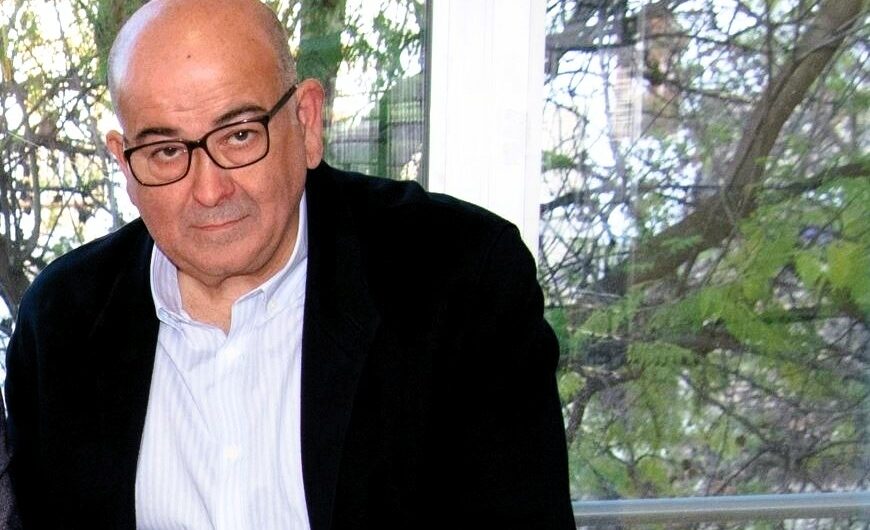 Emilio Calvo de Mora: “Me fascina escribir sin saber a dónde voy. La escritura fluye, yo fluyo”