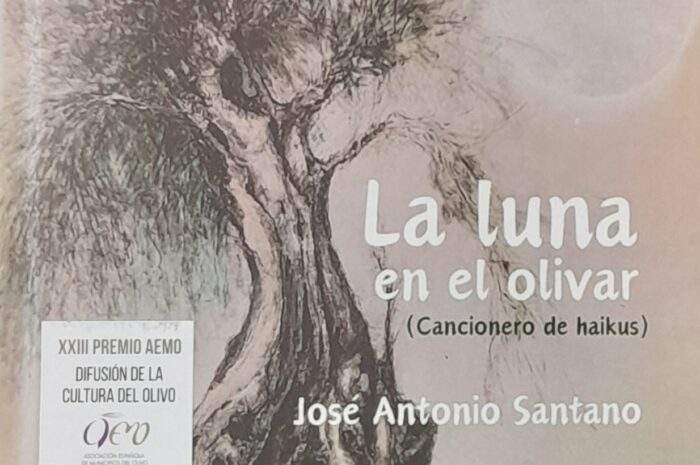 ‘La luna en el olivar (Cancionero de haikus)’, de José Antonio Santano