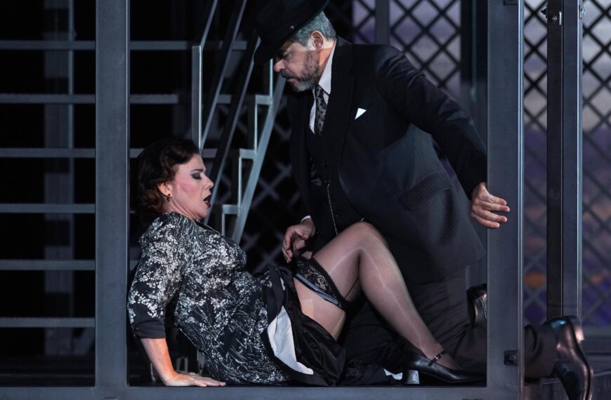 Una erótica ‘Pepita Jiménez’ se sale de madre en la Zarzuela