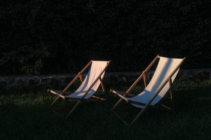 EL ECO Y SU SOMBRA / Una moneda