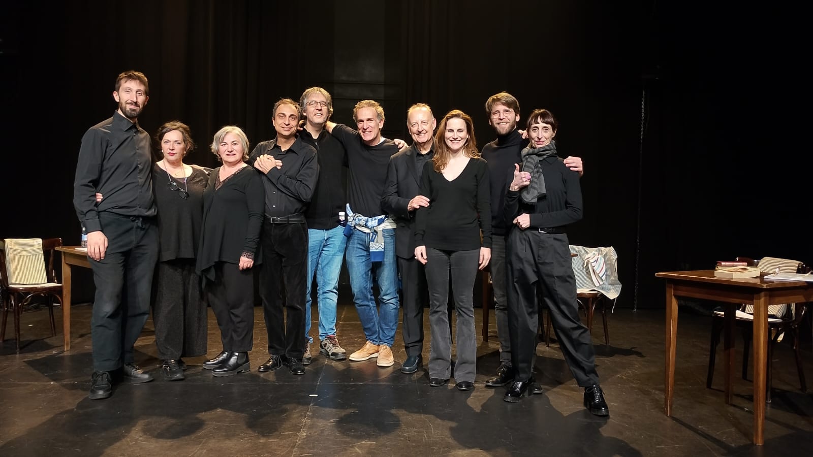 Otra cena de idiotas