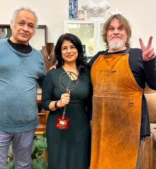 Sandhya Suri se alza con el premio a Mejor Dirección del Sur de Asia en Imagineindia 2025 por ‘SANTOSH’