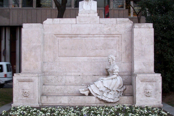 Cuando el integrismo atacó el monumento a Juan Valera