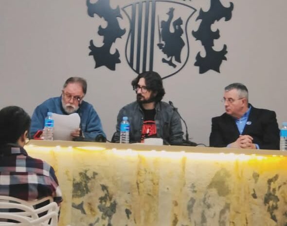 Elogio de la dualidad: Notas sobre ‘Árbol axial’ o la dialéctica del frío