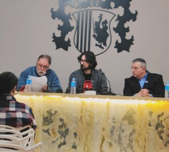 Elogio de la dualidad: Notas sobre ‘Árbol axial’ o la dialéctica del frío
