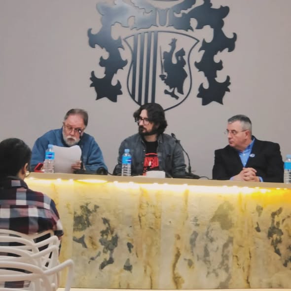 Elogio de la dualidad: Notas sobre ‘Árbol axial’ o la dialéctica del frío