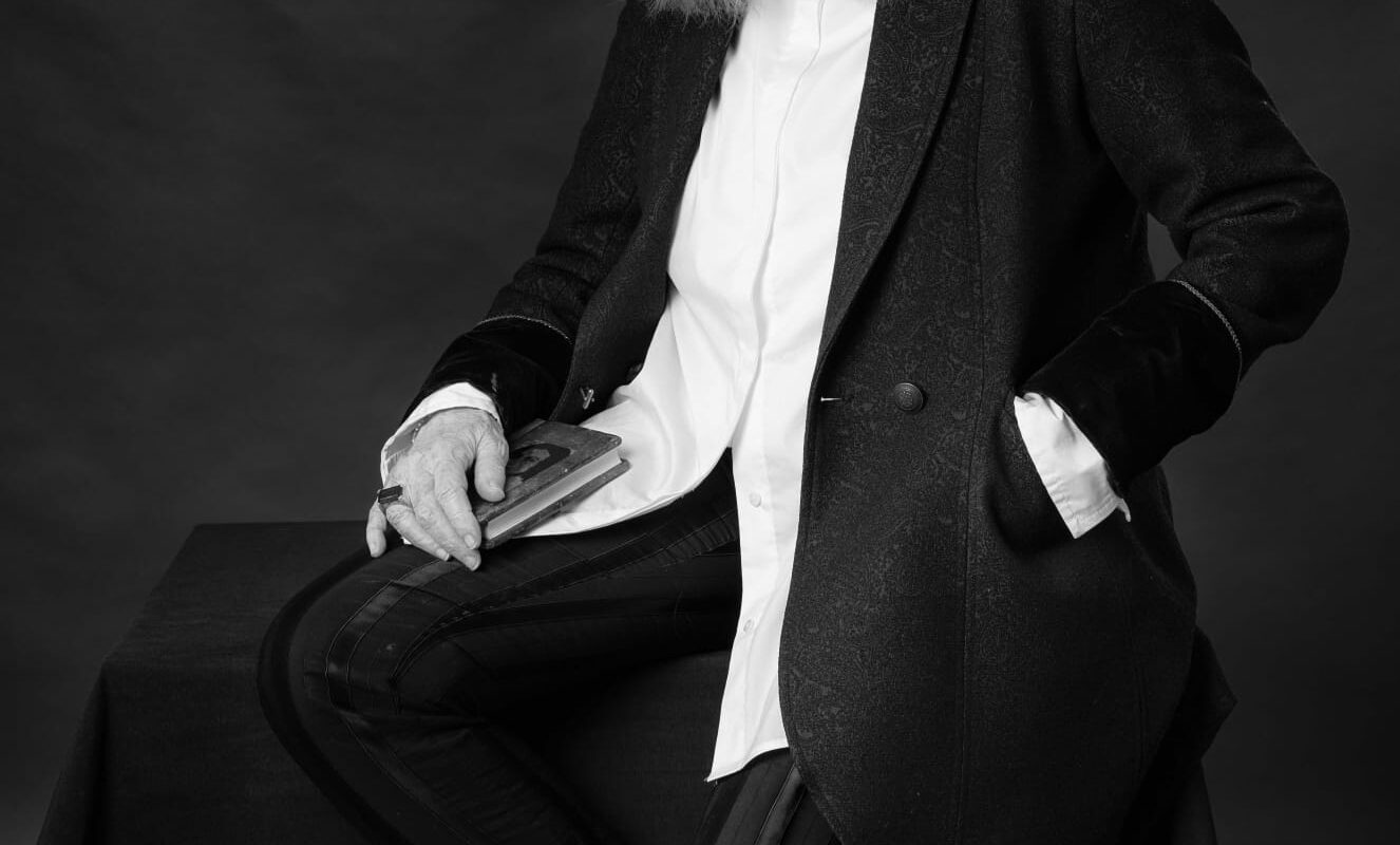 Marga Clark: “Poesía es la verdad que alumbra la esencia de la palabra”