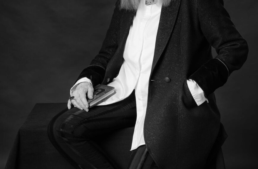 Marga Clark: “Poesía es la verdad que alumbra la esencia de la palabra”