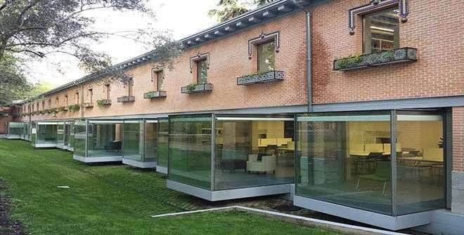 Laura Gómez Recas presenta su nuevo poemario ‘Noviembre y otros lugares’. Madrid, 13 de abril