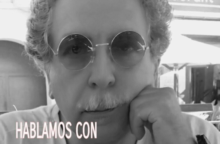 La Biblioteca Vapor Vell acoge el encuentro con Miguel Navarro sobre la trilogía definitiva de The Beatles en España. Barcelona, 2 de junio