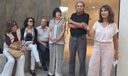 El trazo afilado de la realidad: Eugenio Rivera lleva sus viñetas a la Universidad de Málaga