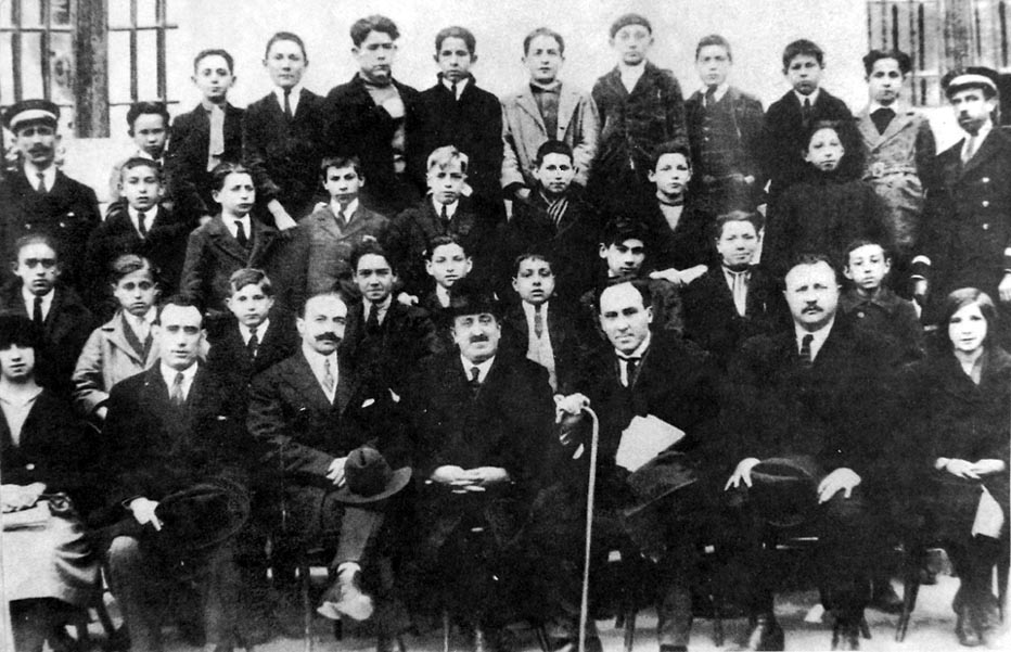 Antonio Machado con sus alumnos de Segovia 1922-1923